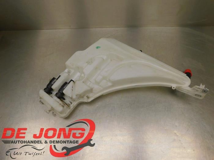 Réservoir lave-glace avant d'un BMW 3-Serie, -, 3 mois de garantie, Utilisé, -