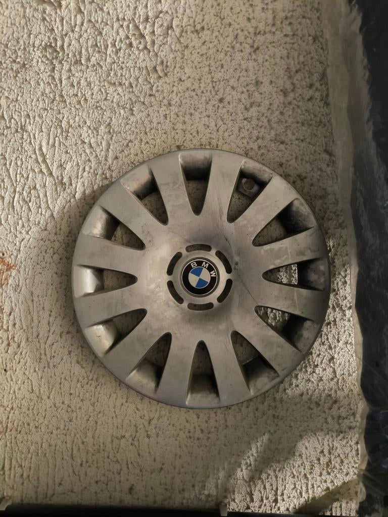 Enjoliveur BMW, Enlèvement