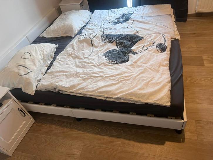 VidaXL Bedframe 180x200 cm - Wit Kunstleer, Huis en Inrichting, Slaapkamer | Bedden, 180 cm, 200 cm, Wit, Ophalen