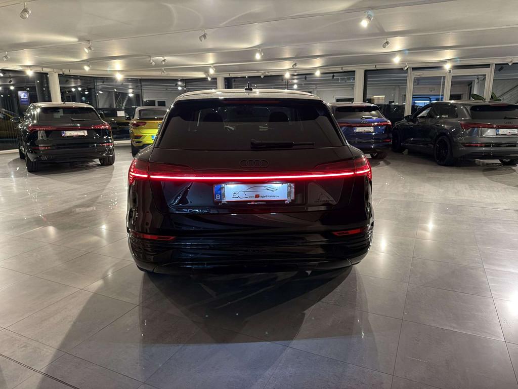 Audi Q8 e-tron 55 QUATTRO 408pk * PANO * FULL BLACK PACK * L, Automaat, Gebruikt, Leder, 5 zetels