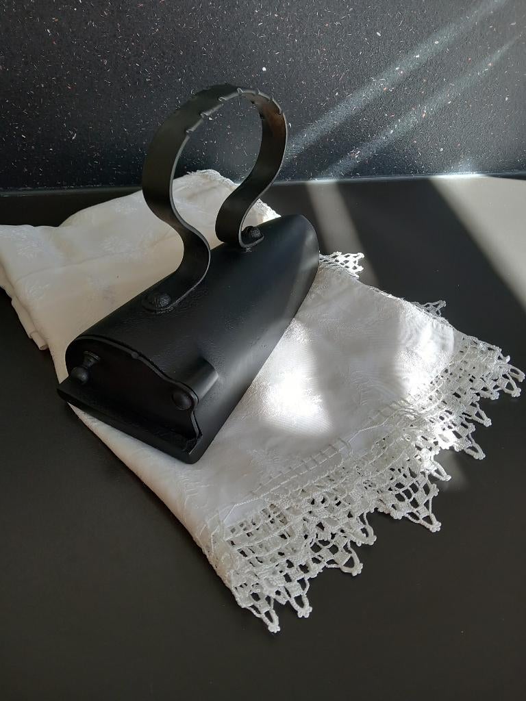 massief antiek strijkijzer, Antiek en Kunst, Ophalen