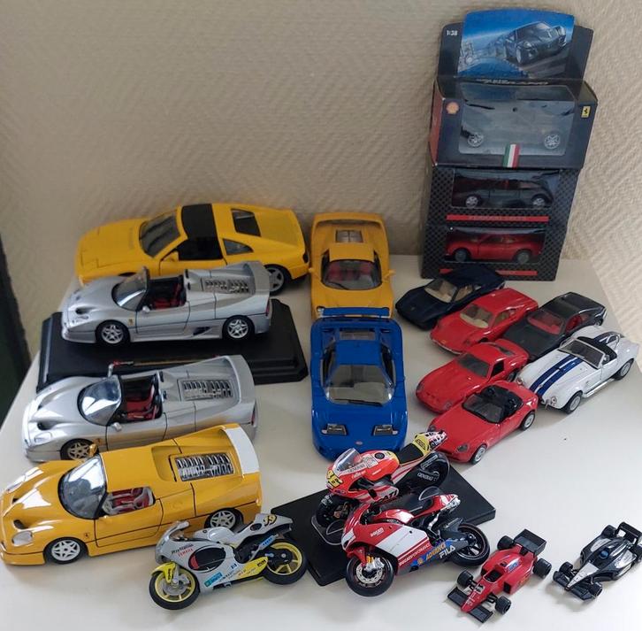 Ferrari BMW Ducati Yamaha, Hobby & Loisirs créatifs, Voitures miniatures | Échelles Autre, Enlèvement ou Envoi