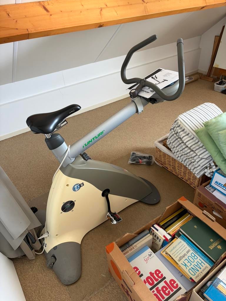 Hometrainer Tunturi T8, Sport en Fitness, Fitnessapparatuur, Ophalen, Zo goed als nieuw, Hometrainer