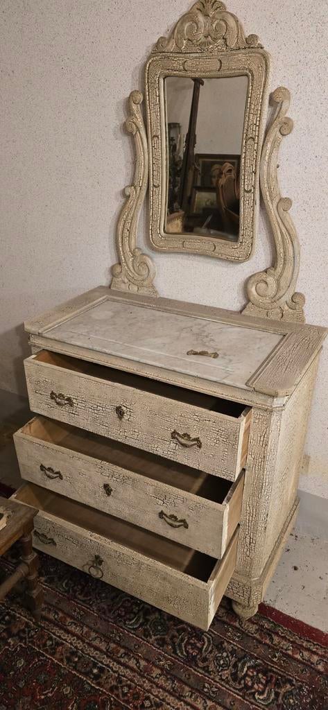 Antieke kast met spiegel, Enlèvement