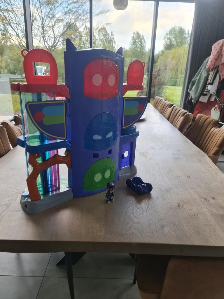 Pyjamaheldenhuis PJ mask  in goede staat + poppetje en auto, Kinderen en Baby's, Speelgoed | Poppenhuizen, Ophalen