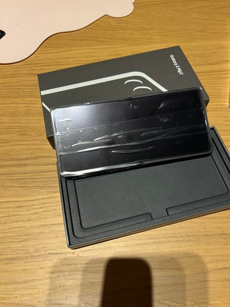 Samsung Galaxy z flip7 256GB, Telecommunicatie, Mobiele telefoons | Samsung, Ophalen, Zwart, Android OS, 10 megapixel of meer