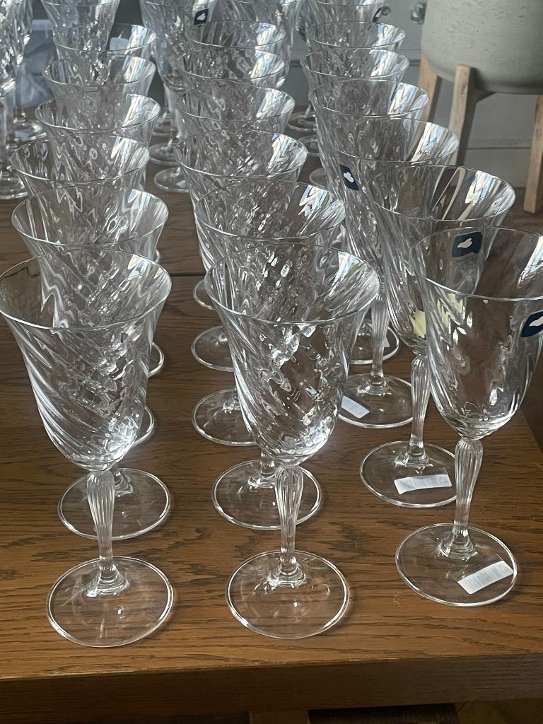 18 rode wijn glazen en 15 witte wijn glazen, Collections, Verres & Petits Verres, Enlèvement, Comme neuf, Autres types