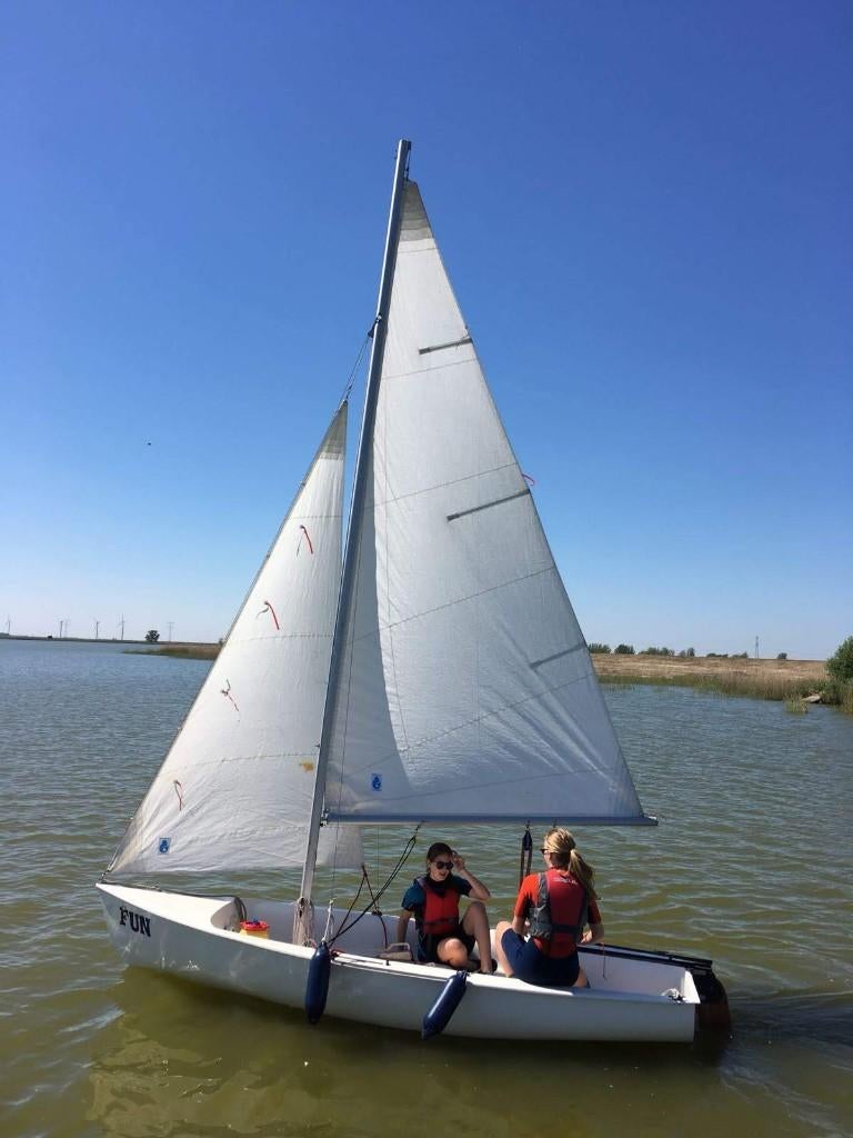Polyester Flying Junior F(J)un, Sports nautiques & Bateaux, Voiliers ouverts, Utilisé, Autres types, 3 à 6 mètres, Polyester, Sans moteur