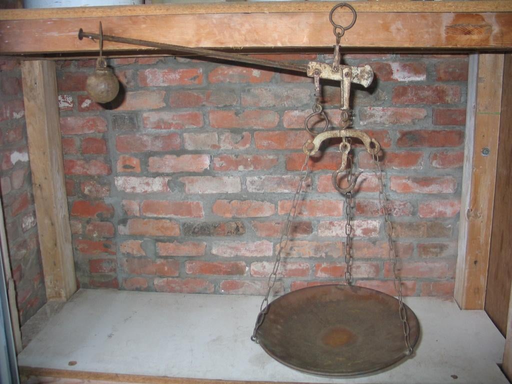 Antieke weegschaal, Enlèvement