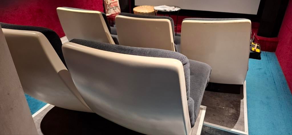 Bioscoopstoelen uit het decennium 1970-1979, Ophalen, Metaal