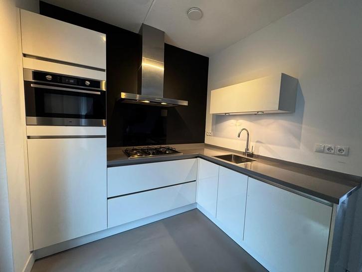 Nette Complete Hoekkeuken Greeploos Apparatuur GEDEMONTEERD, Huis en Inrichting, Keuken | Complete keukens, Hoekkeuken, Wit, Composiet