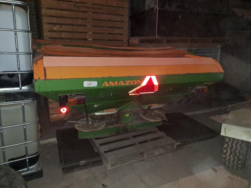 Amazone kunstmeststrooier, Ophalen, Akkerbouw, Gewasbescherming en Bemesting