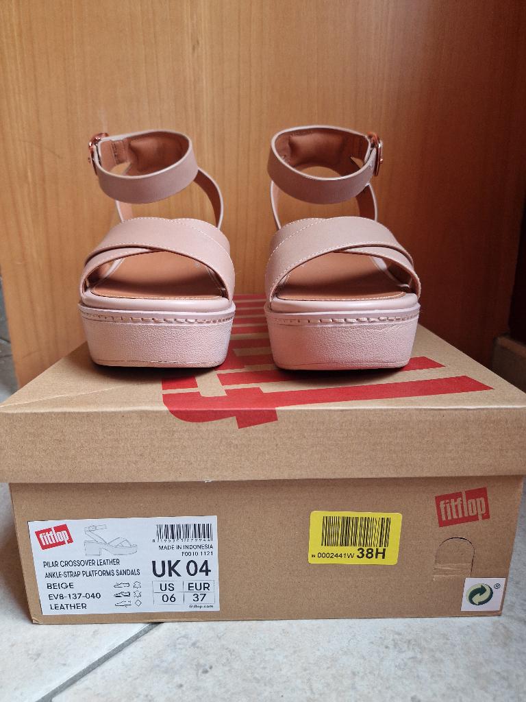 Fitflop sandaal maat 37 Nieuw, Kleding | Dames, Beige, Nieuw, Sandalen of Muiltjes, Ophalen of Verzenden
