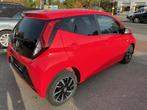 Toyota Aygo X-CITE 5DEURS MET 2JAAR GARANTIE, Autos, Toyota, Rouge, Achat, 998 cm³, Euro 6