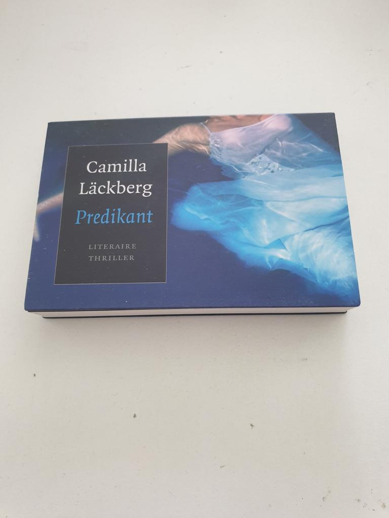 Camilla Läckberg - Predikant DWARSLIGGER NR 105, Boeken, Thrillers, Zo goed als nieuw, Ophalen of Verzenden