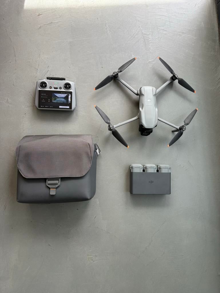 DJI Air 3S Fly More Combo, Zo goed als nieuw, TV, Hi-fi & Vidéo, Drones, 250 à 900 g, Enlèvement ou Envoi, Qualité supérieure