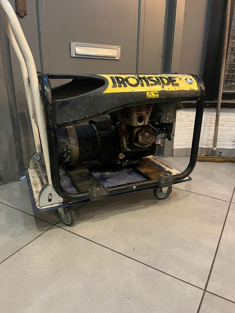 Groupe électrogène, Enlèvement, Comme neuf