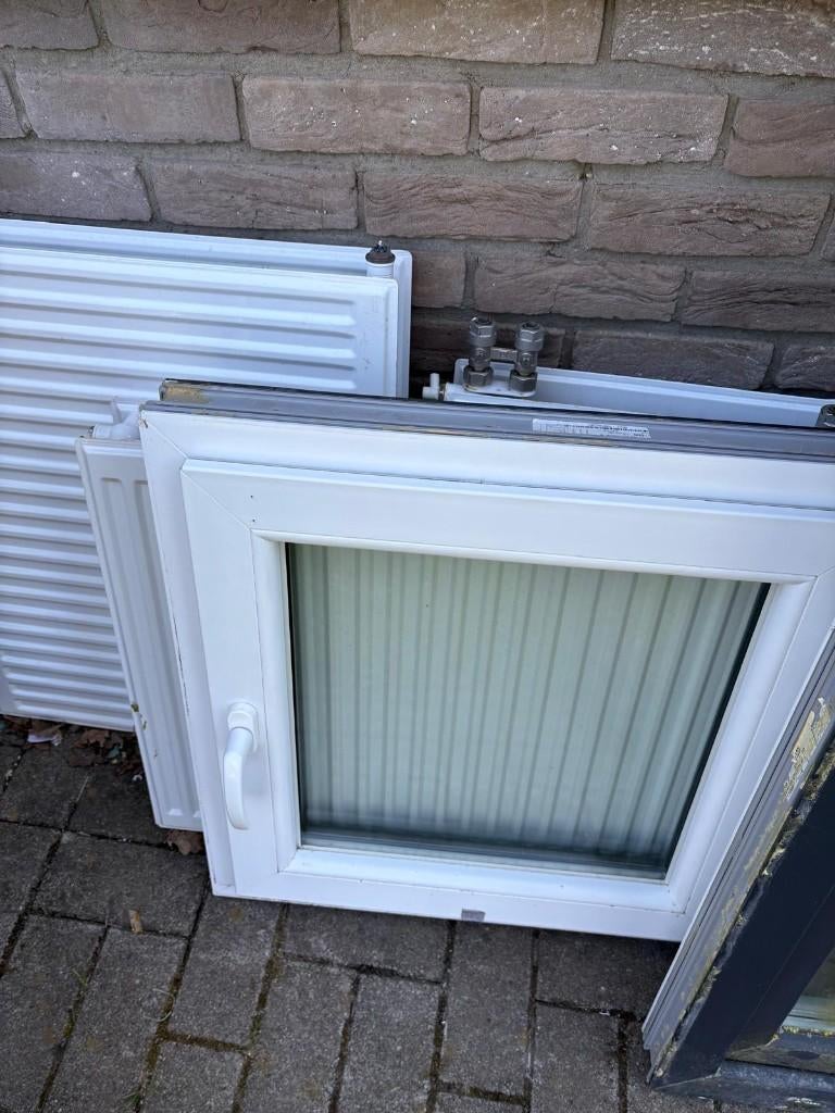 Châssis de fenêtre PVC de réemploi  H= 696mm / L= 686mm, Bricolage & Construction, Vitres, Châssis & Fenêtres, Utilisé, Fenêtre de façade ou Vitre