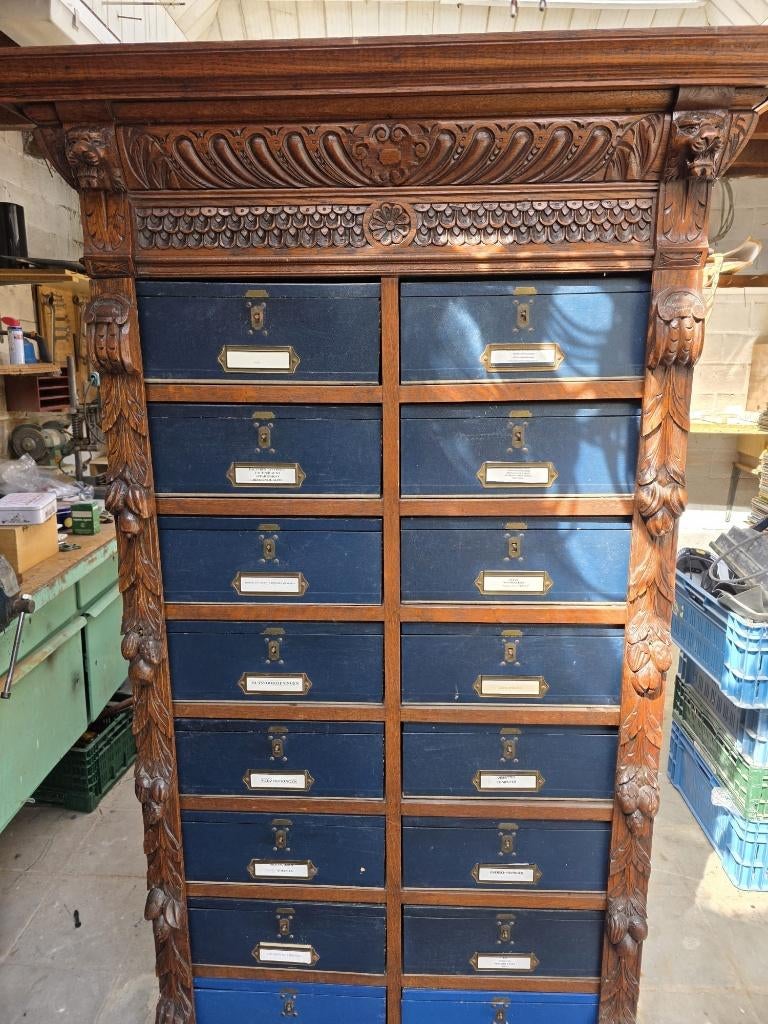 Antieke dossierkast, Ophalen