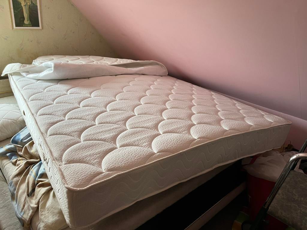 Matelas avec housse de protection, Maison & Meubles, Chambre à coucher | Lits boxsprings, Enlèvement, Comme neuf
