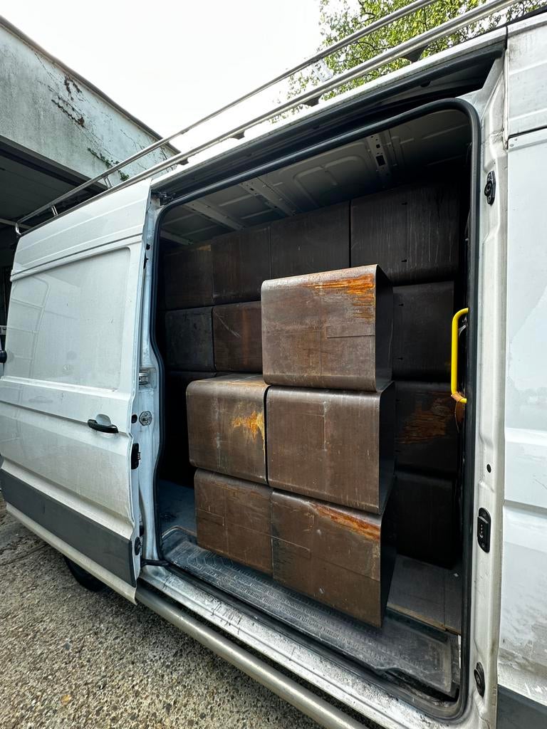 Corten staal kubussen, Ophalen