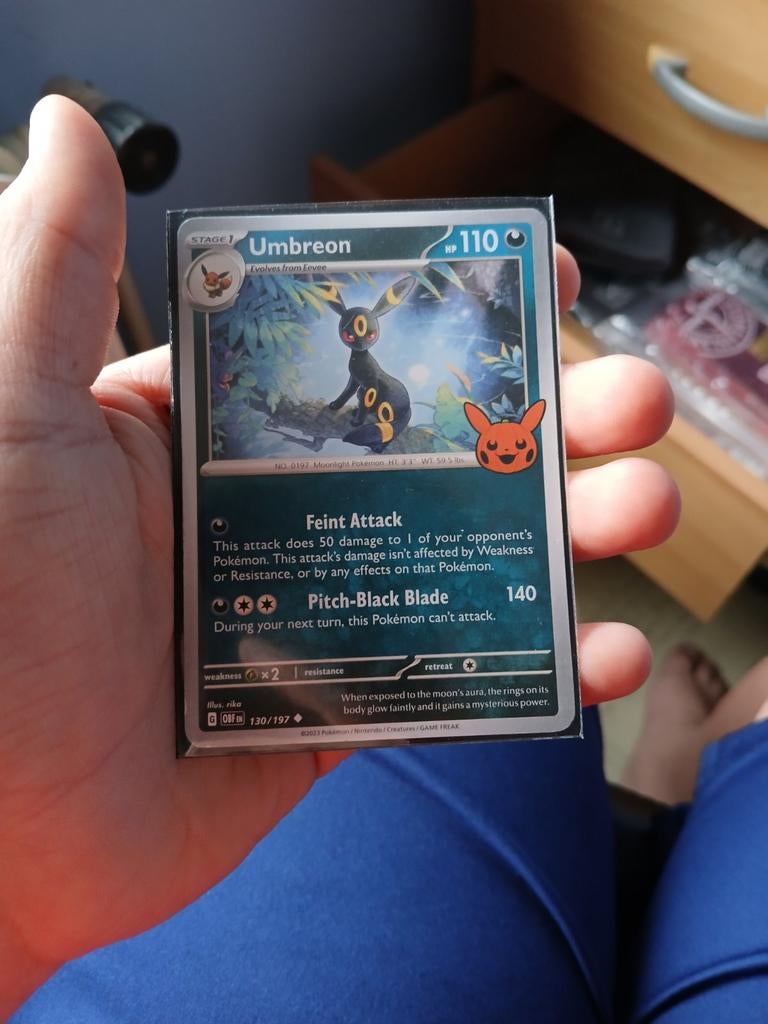 Umbreon, Ophalen of Verzenden, Zo goed als nieuw, Losse kaart, Foil