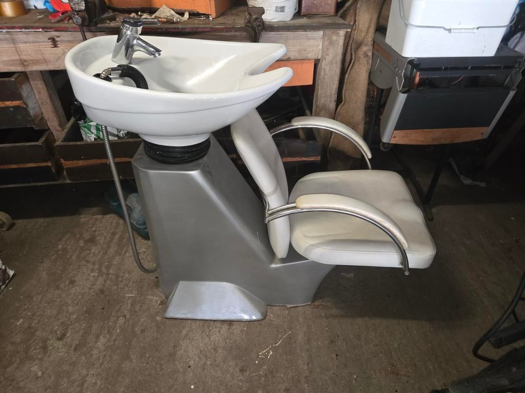 Wasbak met kappers stoel, Ophalen