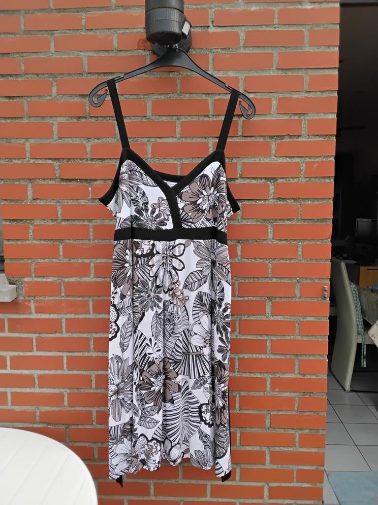 3 Mooie zomerkleedjes (25 EURO VOOR ALLE 3 SAMEN), Ophalen, Maat 46/48 (XL) of groter, Wit