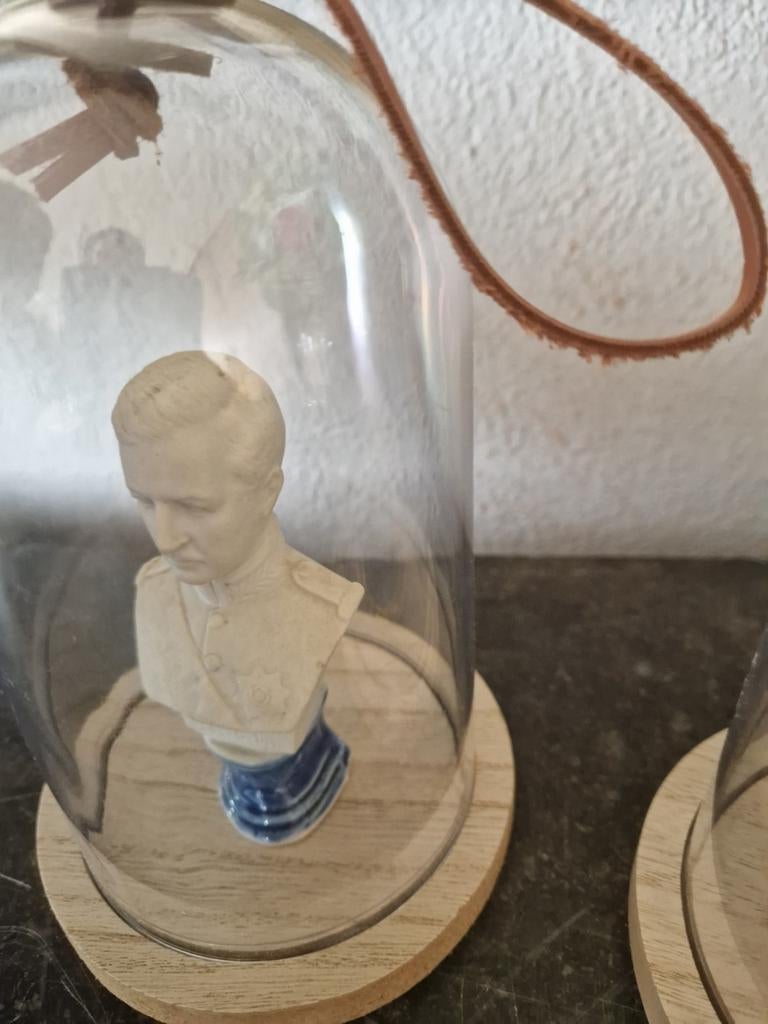 Sevre beeld+stolp  koning Albert 1/ 11,5cm//€25, Antiek en Kunst, Ophalen