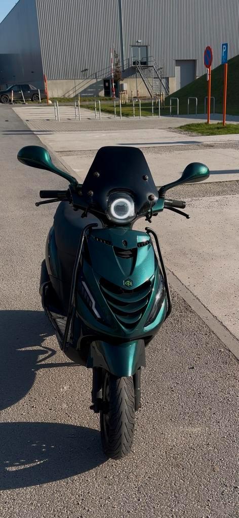 piagio zip 4t, Fietsen en Brommers, Scooters | Piaggio, Zo goed als nieuw, Zip, Ophalen of Verzenden