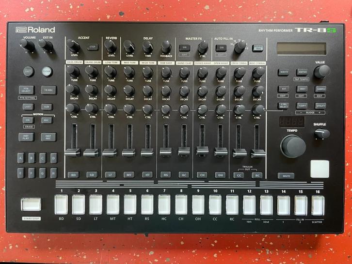 Roland TR-8S Rhythm Performer, Muziek en Instrumenten, Drumcomputers, Zo goed als nieuw, Roland, Ophalen of Verzenden