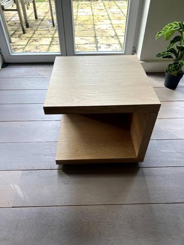 Kwaliteitsvolle houten salontafel - zo goed als nieuw <1 yr