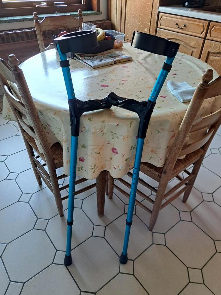 NIEUW loopkrukken met anatomische handgreep., Diversen, Loopkrukken, Ophalen