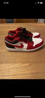 Air Jordan rood/wit, Sneakers, Ophalen of Verzenden, Wit, Zo goed als nieuw