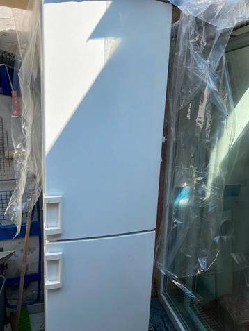 frigo congélateur liebherr premuim, Classe énergétique A ou plus économe, 160 cm ou plus, Enlèvement, Utilisé