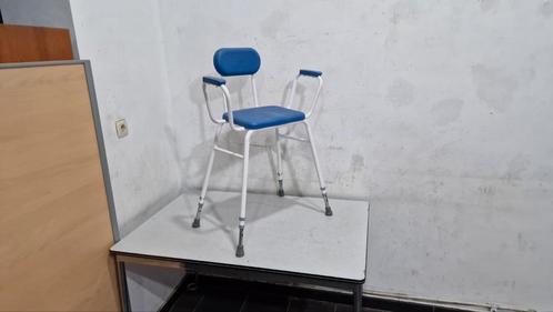De CONFORT kinderstoel heeft 4 in hoogte verstelbare poten, Huis en Inrichting, Barkrukken, Zo goed als nieuw, Ophalen of Verzenden