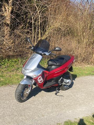 Gilera runner 50cc duiste papieren b klasse, Fietsen en Brommers, Ophalen of Verzenden