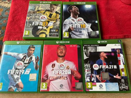 Lot de 5 jeux FIFA 2017 à 2021 XBOX one, Games en Spelcomputers, Games | Xbox 360, Gebruikt, Sport, Vanaf 3 jaar, Ophalen of Verzenden