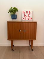 Vintage bijzetkast op wieltjes, Huis en Inrichting, Ophalen, Zo goed als nieuw