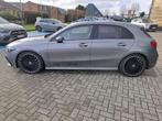 Mercedes-Benz A-Klasse 180 Hatchback AMG Line | Panoramisch, Auto's, Mercedes-Benz, Stof, Gebruikt, 680 kg, 4 cilinders