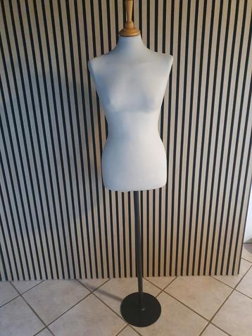 Buste sur pied femme  beschikbaar voor biedingen