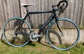 Racefies koersfiets in goede staat beschikbaar voor biedingen