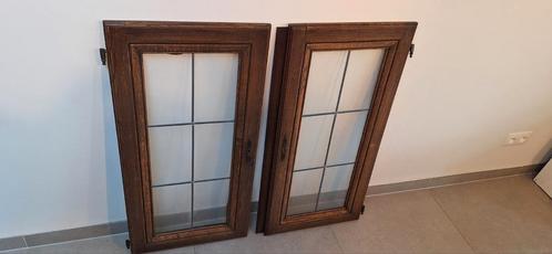 2 eiken kastdeurtjes met glas in lood, Huis en Inrichting, Kasten | Vitrinekasten, Gebruikt, Glas, Ophalen