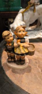 Hummel by Goebel nr 49 ,h 10.5 cm, Antiek en Kunst, Ophalen of Verzenden