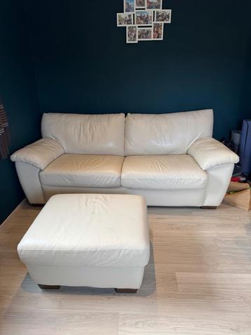 Canape lit en cuir (avec sommier intégré) + pouf beschikbaar voor biedingen