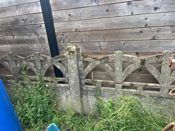 Betonnen afsluiting 30 m gratis beschikbaar voor biedingen