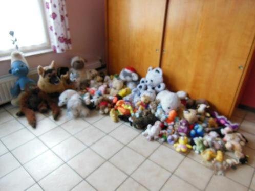 Set van enkele tientallen knuffelbeesten, Kinderen en Baby's, Speelgoed | Knuffels en Pluche, Gebruikt, Ophalen