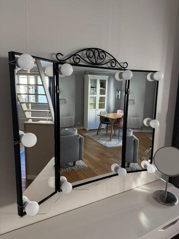 Make-up spiegel met lampjes beschikbaar voor biedingen