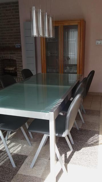 Eetkamerset te koop - 6 stoelen, tafel en verlichting  beschikbaar voor biedingen