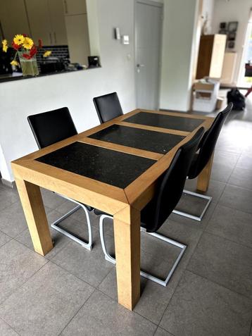 Eettafel in eik met zwart marmeren blad beschikbaar voor biedingen
